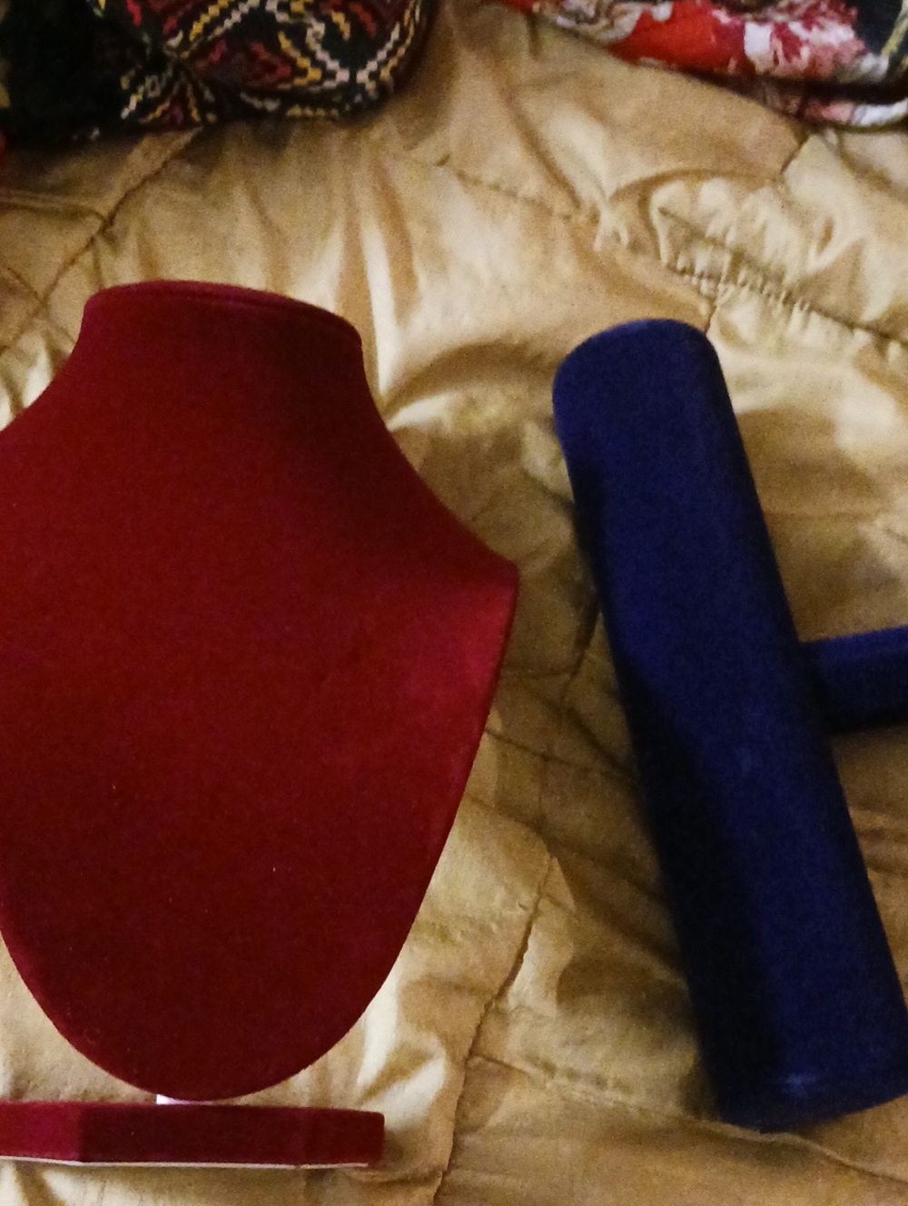 Velvet Necklace Display Bust and T-Bar Set in Deep Red and Royal Blue